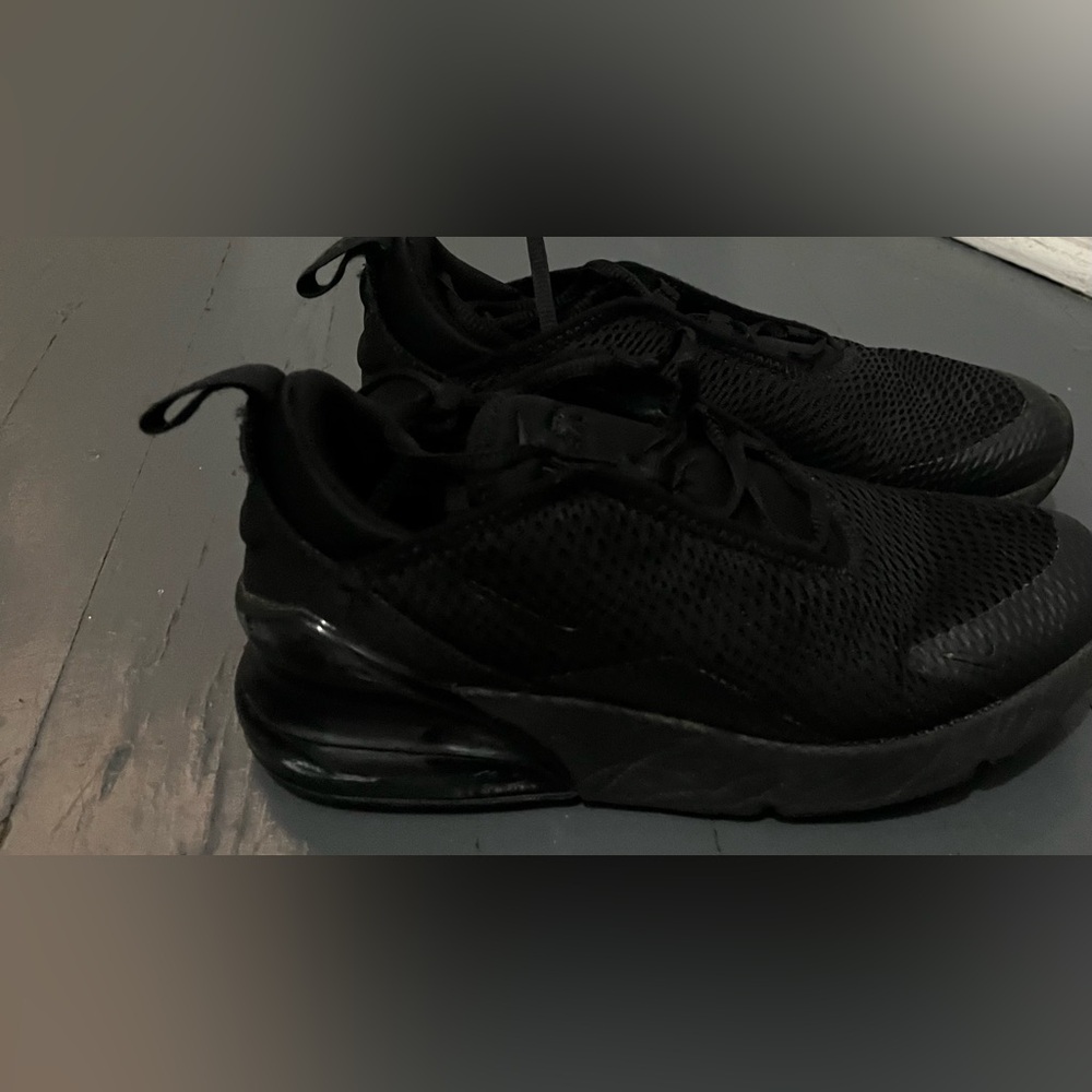 Boys Nike air max 270